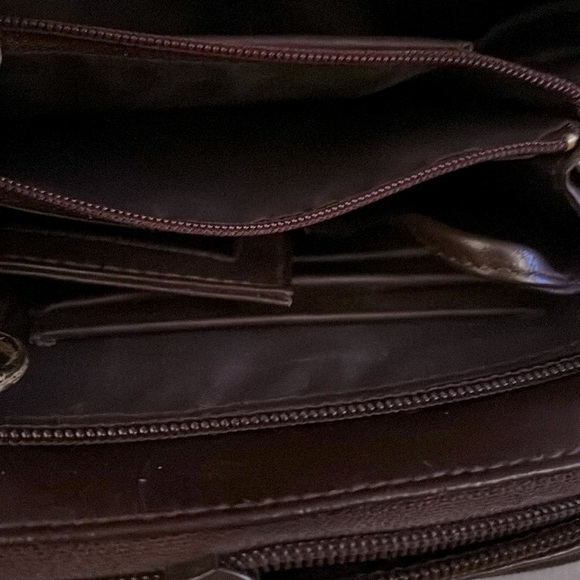 Etienne Aigner THE Ultimate Crossbody - Picture 10 of 12